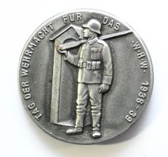 Large 'Tag der Wehrmacht für das W.H.W.' Abzeichen