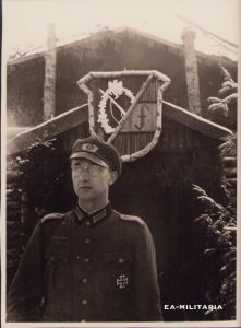 Infanterie Oberleutnant Photograph (Crusher cap)