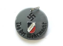 Porcelain 'Tag der Wehrmacht' Hanger
