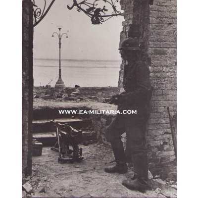 'Sicherung eines SMG and der Wolga' Press Photo