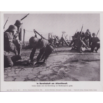 'In bereitschaft am Atlantikwall' Bilderkasten Press Photo