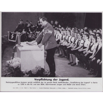 'Verpflichtung der Jugend' Bilderkasten Press Photo