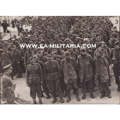 'German Soldiers land in England' US Press Photo