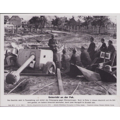 'Unterricht an der Pak' Bilderkasten Press Photo