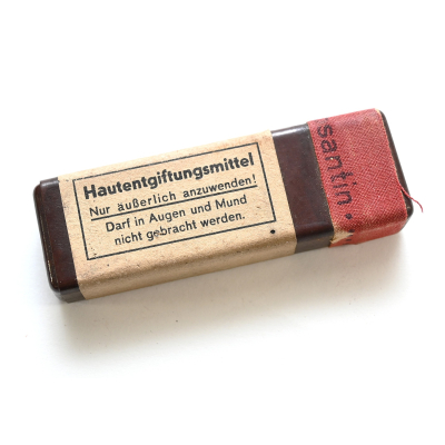 Bakelite 'Hautentgiftungsmittel' Container 1941