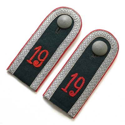 Artillerie Regiment 19 Uffz. Shoulder Straps