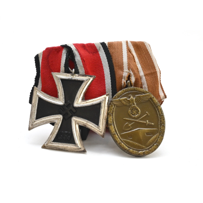 Near Mint 2-piece EK2/Westwall Medal Bar