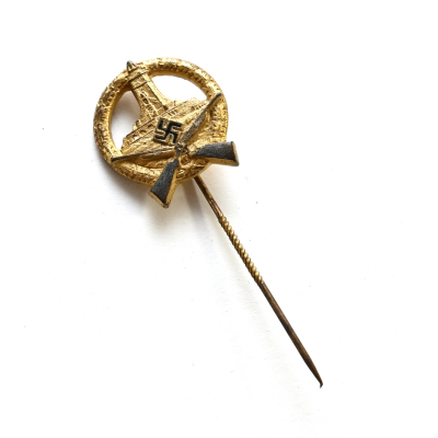 DRKB Shooting Stickpin in Gold