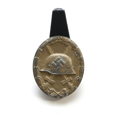 '30' Marked VWA in Gold