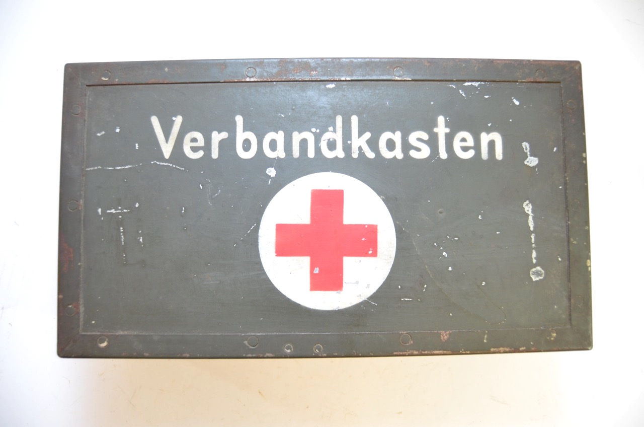Original German WWII Luftschutz Verbandkasten Medic First
